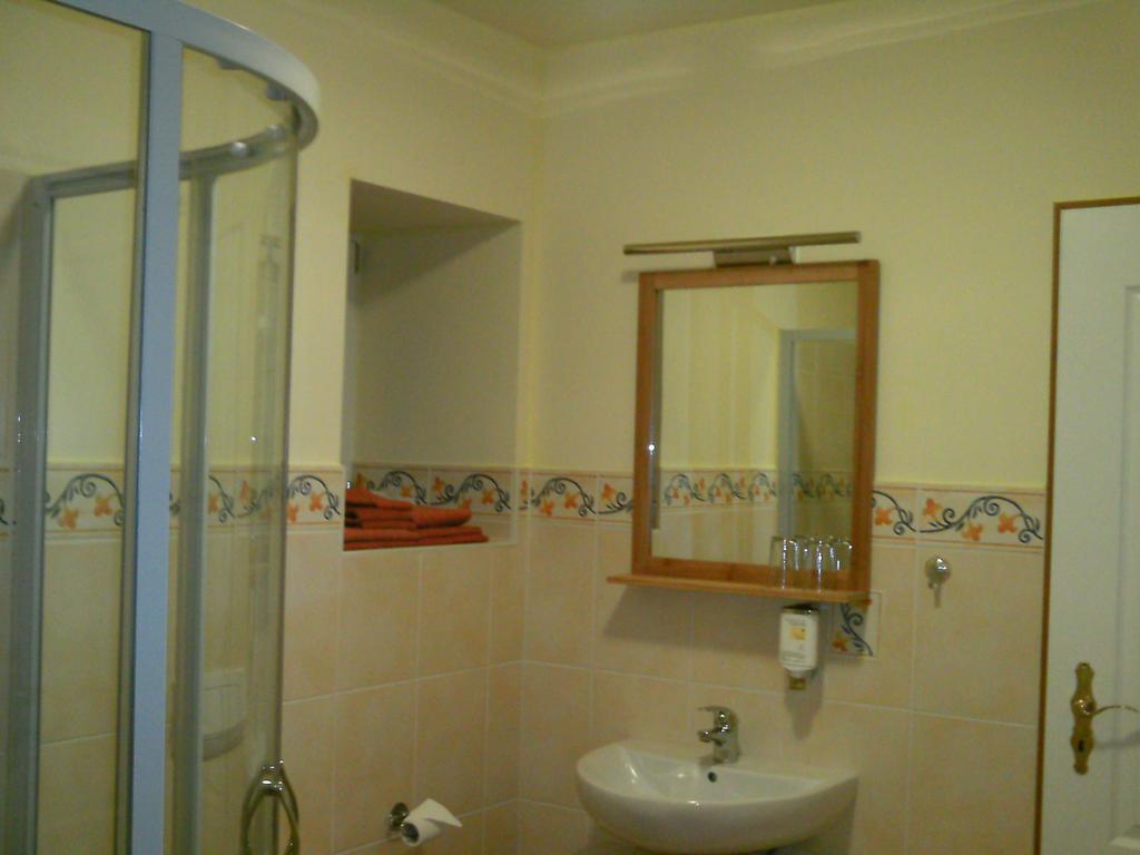 Gast-Und Weinhaus Zwiebelturm Kerken Chambre photo